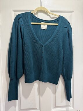 NWOT Abercrombie & Fitch ribbed V-neck cardigan; women’s large